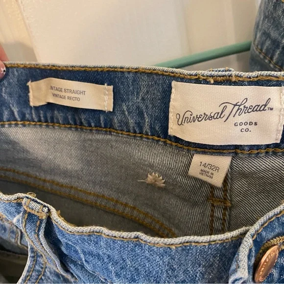 Universal Thread Floral Embroidery Jeans 14 - Picture 2 of 4